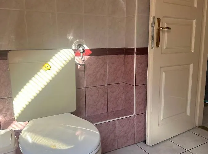 Quarto em Acomodações Particulares 布达佩斯苹果酒店 *