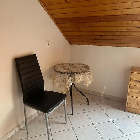 布达佩斯苹果酒店 *